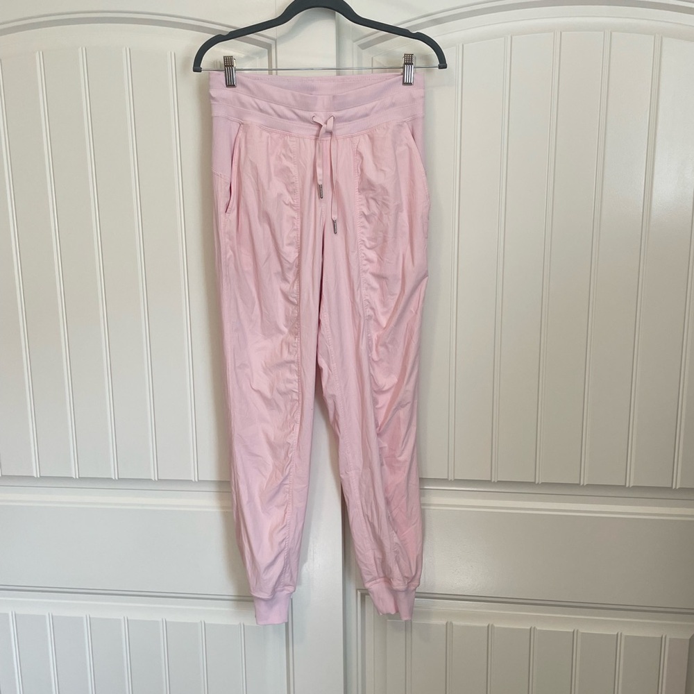 Lululemon Dance Studio Mid-Rise Lined Jogger
Strawberry Milkshake size 6